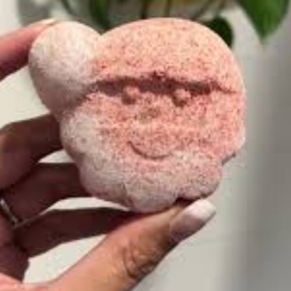 💙🌟LUSH Strawberry Santa Xmas 2023 DISCONTINUED Bath Scrub NWT - Picture 2 of 4